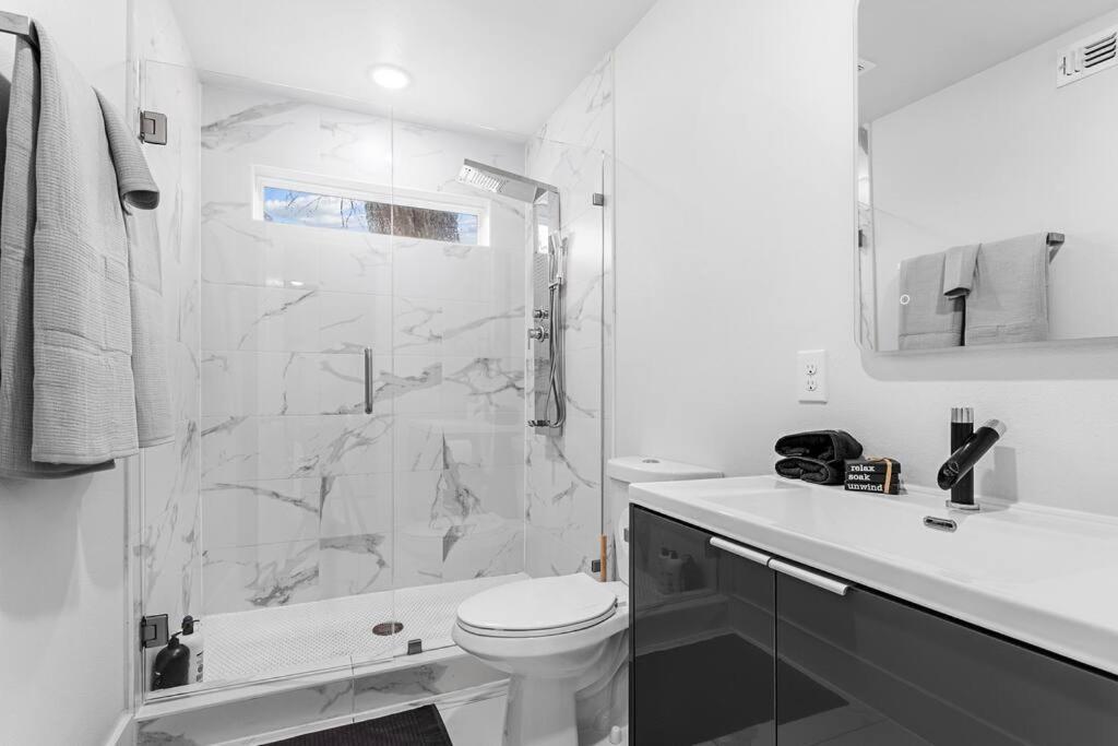Stylish 2 Bed 1 Mile To Downtown Free Parking Villa Dallas Buitenkant foto
